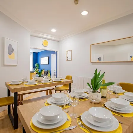 Dom wakacyjny The Yellow Door By Shortstays *