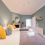 Large Group House -Temple Bar 2 Min *