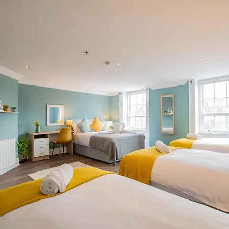 Vakantiehuis The Yellow Door By Shortstays *