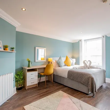 The Yellow Door By Shortstays Tatil Evi *