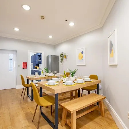Vakantiehuis The Yellow Door By Shortstays