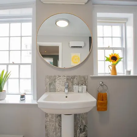 The Yellow Door By Shortstays