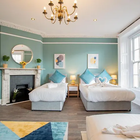 Vakantiehuis The Yellow Door By Shortstays *