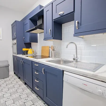 The Yellow Door By Shortstays * Dublin