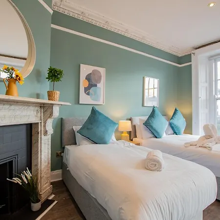 Vakantiehuis The Yellow Door By Shortstays
