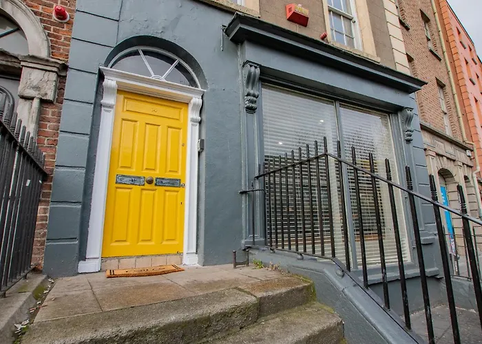 The Yellow Door By Shortstays *