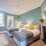 펜션 Sleeps 25 - Large Group House - 2 Min Temple Bar - 6br