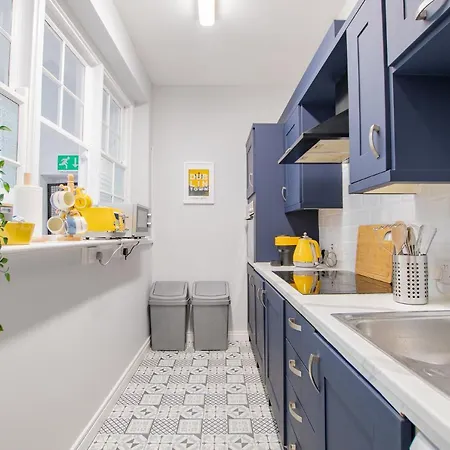 The Yellow Door By Shortstays *