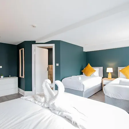 Large Group House -temple Bar 2 Min