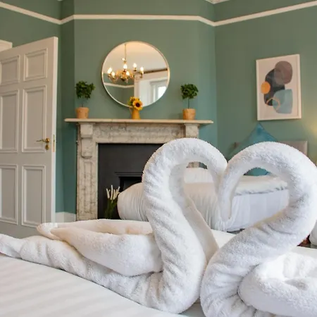 펜션 Sleeps 25 - Large Group House - 2 Min Temple Bar - 6br