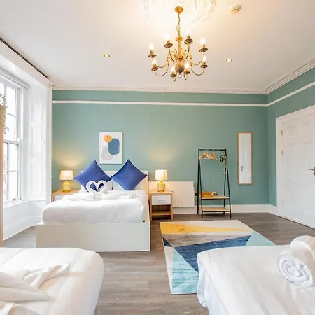 Large Group House -temple Bar 2 Min