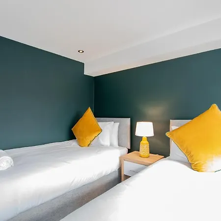 Vakantiehuis The Yellow Door By Shortstays *