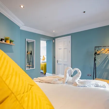 The Yellow Door By Shortstays *