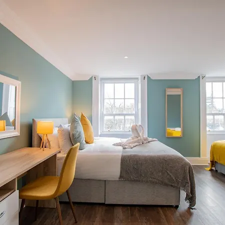 Vakantiehuis The Yellow Door By Shortstays *