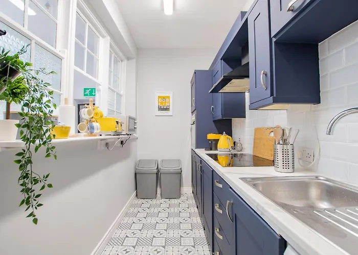 The Yellow Door By Shortstays *