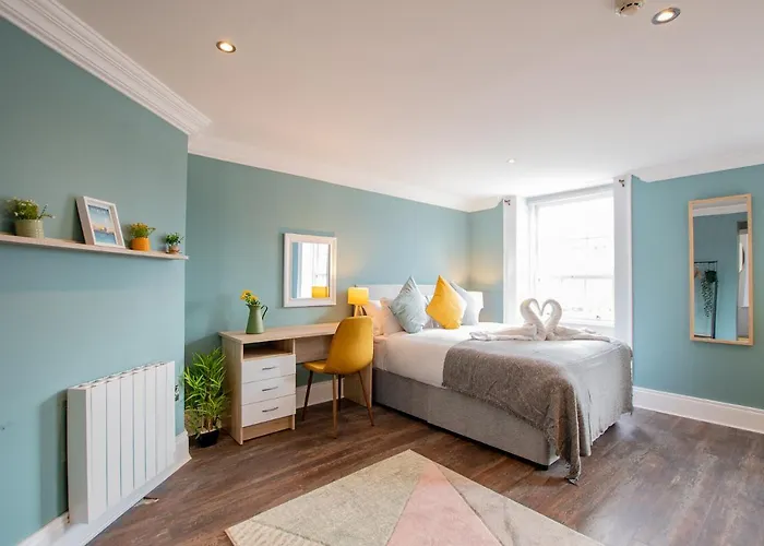 Sleeps 25 - Large Group House - 2 Min Temple Bar - 6Br בית נופש *