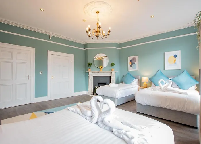 Sleeps 25 - Large Group House - 2 Min Temple Bar - 6Br בית נופש *