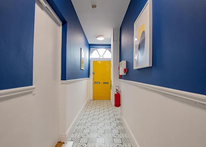 The Yellow Door By Shortstays Dublino