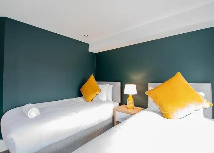 בית נופש Sleeps 25 - Large Group House - 2 Min Temple Bar - 6Br *