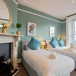Semesterbostad Sleeps 25 - Large Group House - 2 Min Temple Bar - 6br