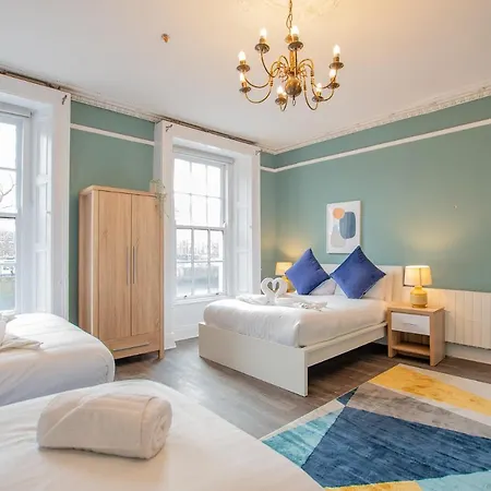 Large Group House -temple Bar 2 Min