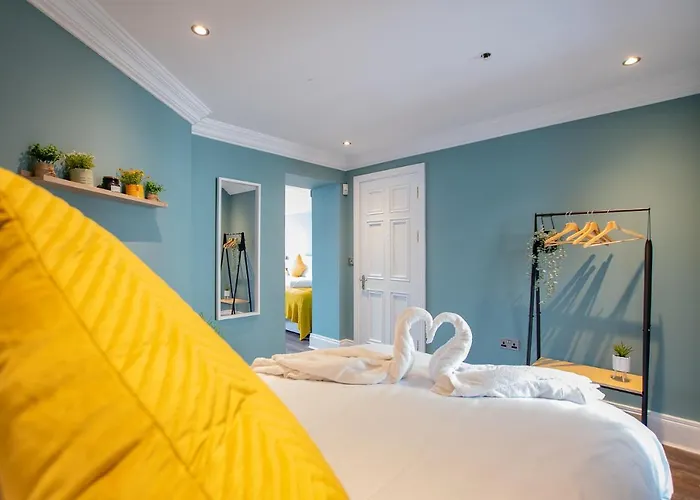 The Yellow Door By Shortstays *